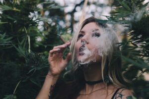 How-to-Smoke-Weed-the-Right-Way